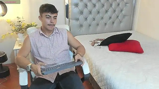 shelby_col Webcam show