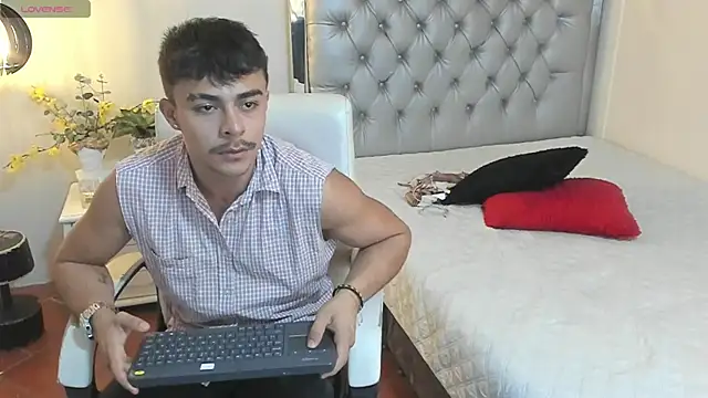 shelby_col Webcam show