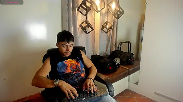 shelby_col Adlı Modelin Web Kamerası Şovu