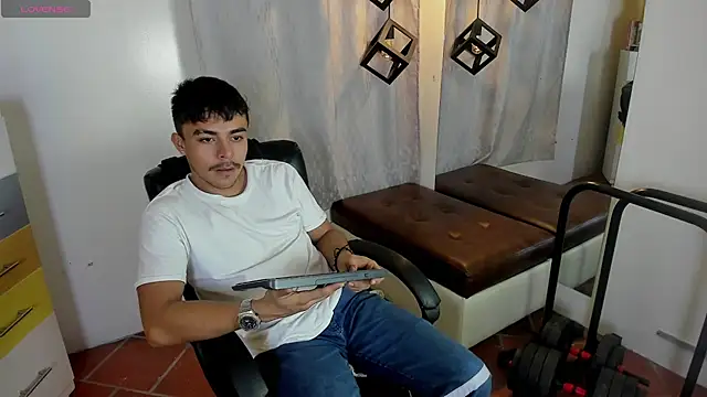 shelby_col's Webcam Show