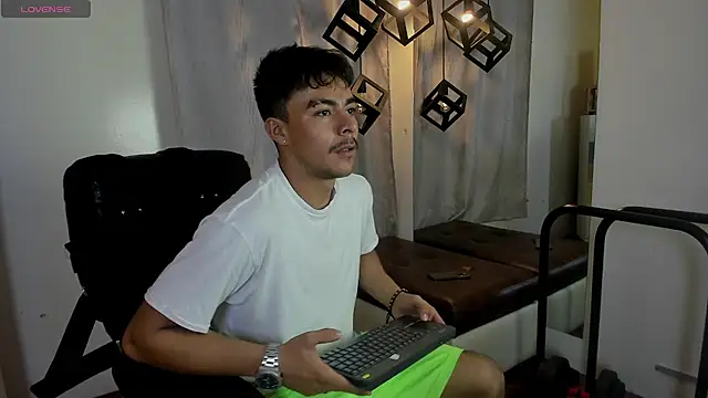 shelby_col's Webcam Show