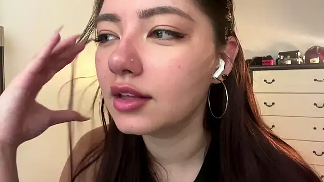 Show modela BashfulChan na web-kameri