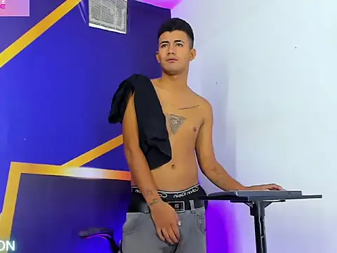 NIO_KLOUDS_'s Webcam Show