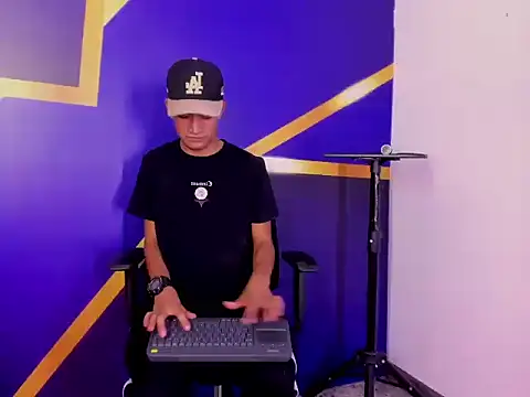 NIO_KLOUDS_のウェブカメラショー