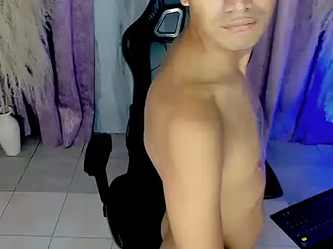 Show modela NIO_KLOUDS_ na web-kameri