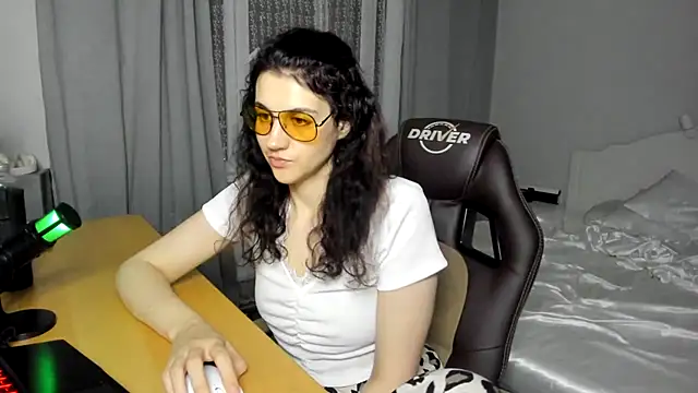 AmeliaInAmber Show Webcam
