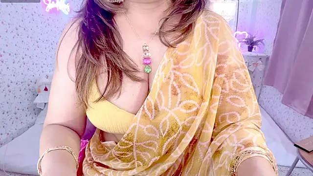Chat +18 de Aavantika_369 ao vivo