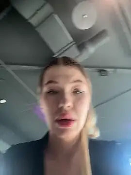 Mia_M69n Webbikameraesitys