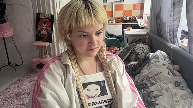 MagalyEssinger Live XXX Chat