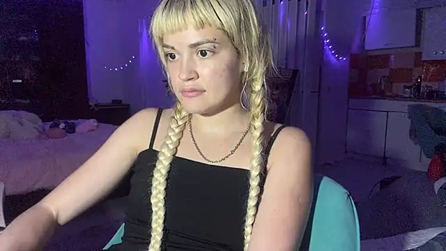 MagalyEssinger Adlı Modelin Canlı XXX Sohbeti