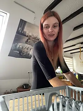 LeylaSquirtyBirty – webcam-show
