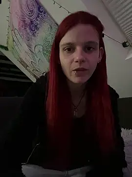 LeylaSquirtyBirty 网络视讯表演