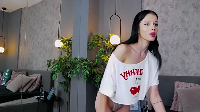 LunnaHayses Adlı Modelin Canlı XXX Sohbeti