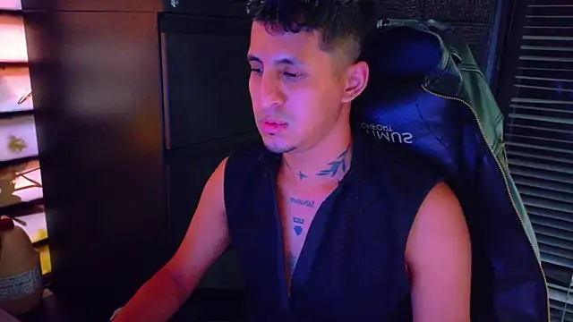 kenil_salvadorr webcam show