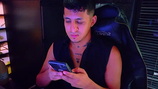 kenil_salvadorr's Webcam Show