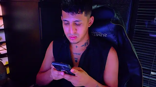 Show modela kenil_salvadorr na web-kameri