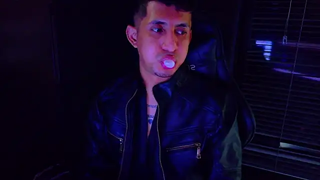 Show modela kenil_salvadorr na web-kameri