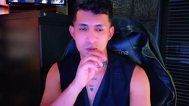 kenil_salvadorr Pertunjukan Webcam