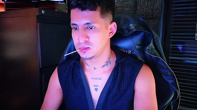 Show modela kenil_salvadorr na web-kameri
