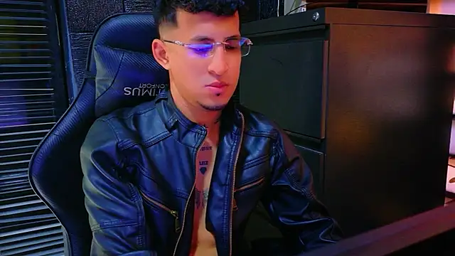 kenil_salvadorr's Webcam Show