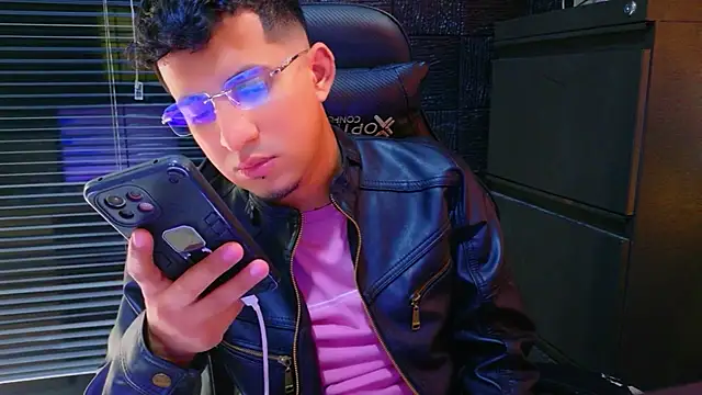 kenil_salvadorr's Webcam Show