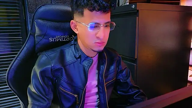 Show modela kenil_salvadorr na web-kameri
