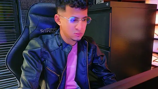 Show modela kenil_salvadorr na web-kameri