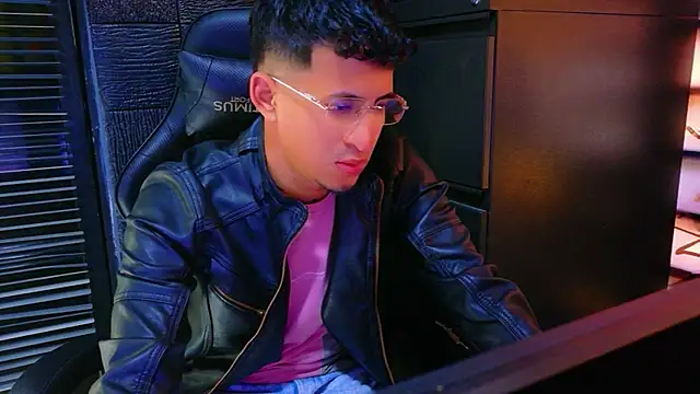 Show modela kenil_salvadorr na web-kameri
