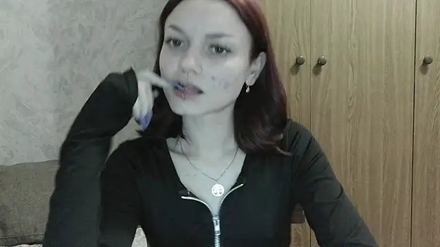 Lola_SweetGlow Adlı Modelin Canlı XXX Sohbeti