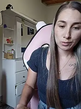 Lipzzy_sun20's Live Chat Room