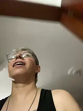 Mikeking14 Show in webcam