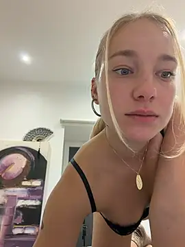 zenyra_xx Adlı Modelin Canlı XXX Sohbeti