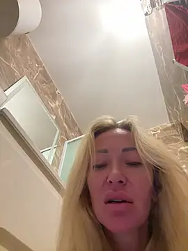 Nolly_moniika__ élő XXX-chatje