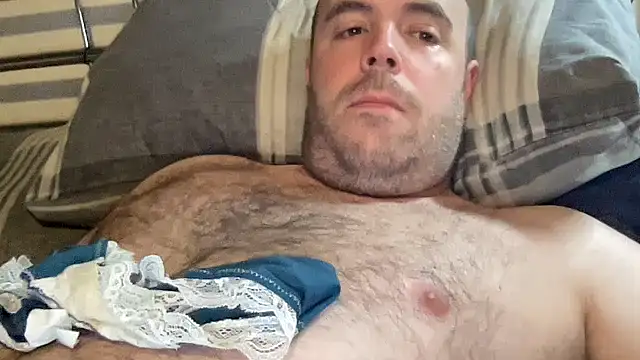 Pokazy przed kamerką – SuffolkPantyBoy