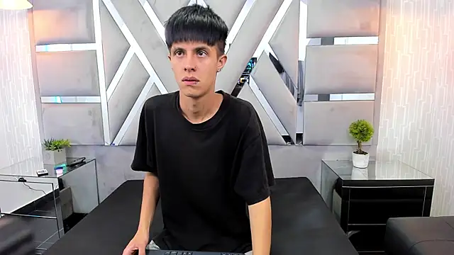 MikeHunteer webkamerás műsora