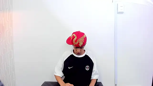 MikeHunteer webkamerás műsora