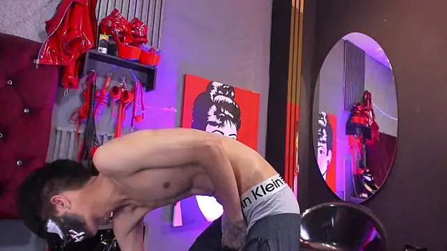MikeHunteer webkamerás műsora