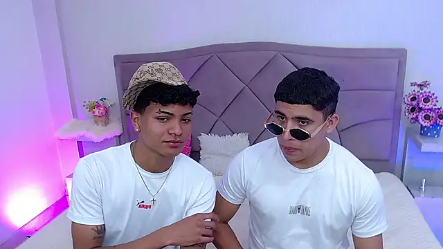 הופעת וובקאם של party_duo_boyss