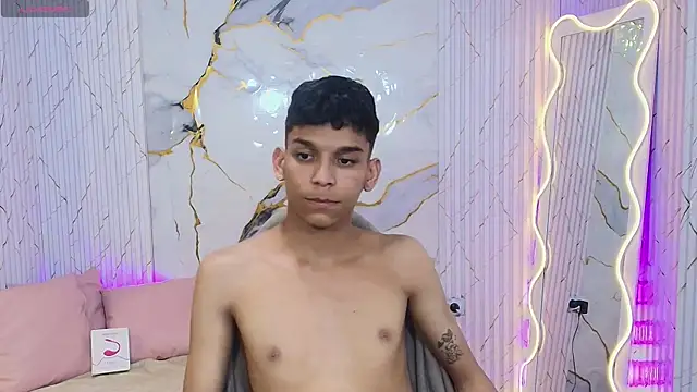 ANGELIC_TAYn Webbikameraesitys