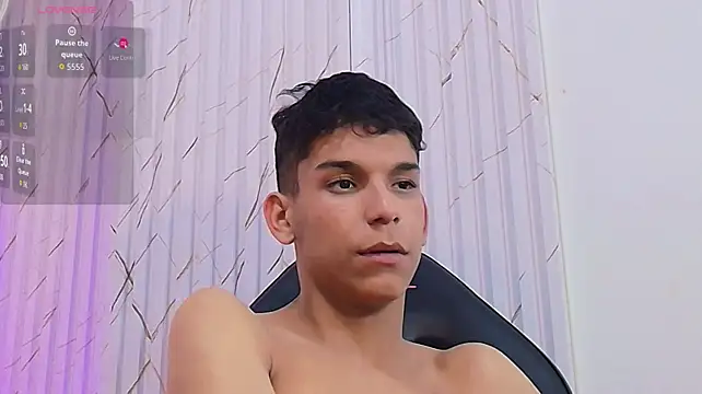 הופעת וובקאם של ANGELIC_TAY