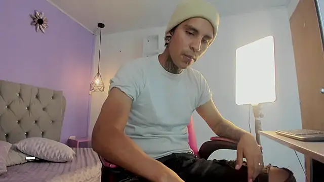 Show modela mario-leon na web-kameri