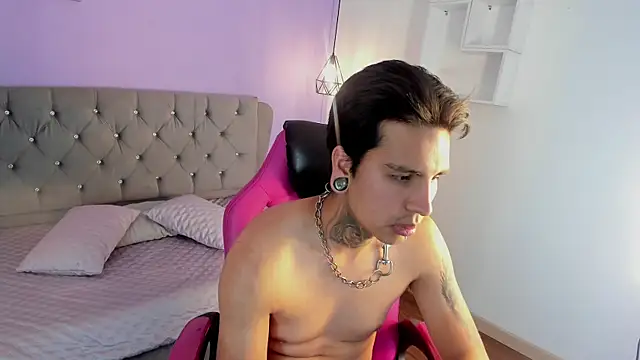 Show modela mario-leon na web-kameri