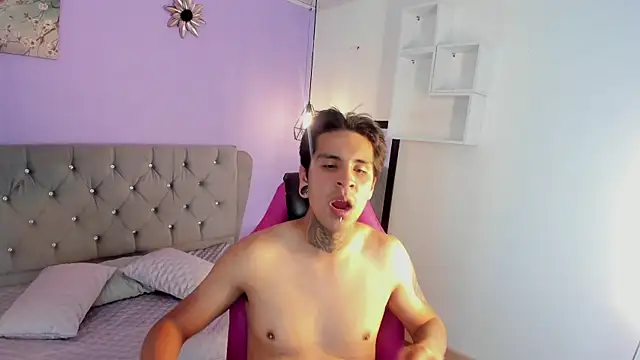 Show modela mario-leon na web-kameri