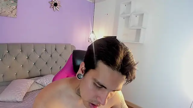 Show modela mario-leon na web-kameri