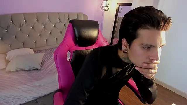 Show modela mario-leon na web-kameri