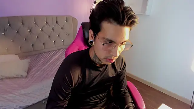 Show modela mario-leon na web-kameri