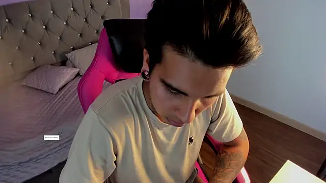Show modela mario-leon na web-kameri