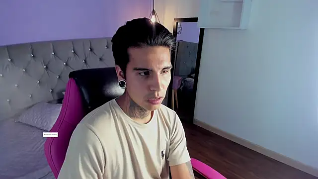mario-leon Show in webcam