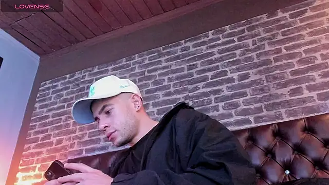 Raziel_Duskbane's Live XXX Chat