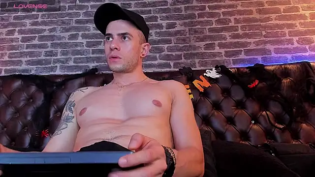 Raziel_Duskbane's Webcam Show